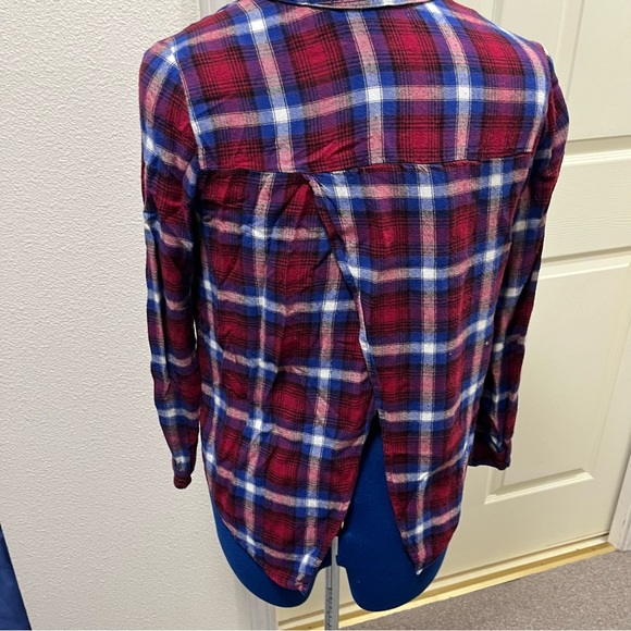 Charlotte Russe Red and Blue Plaid Button Down Shirt - Picture 5 of 5